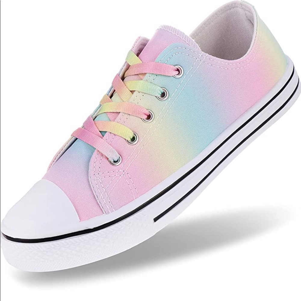 Women’s canvas shoes